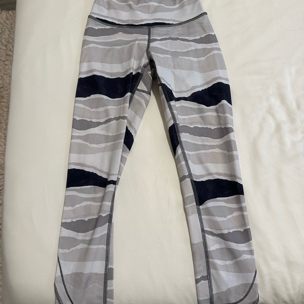 lululemon athletica Gray and Black Patterned 7/8 Leggings